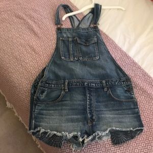 Short overalls